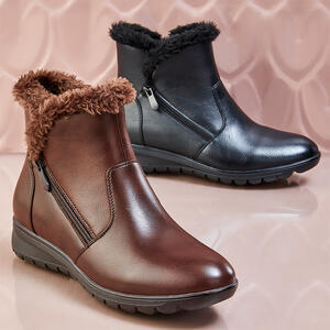 Bare Traps KAMBA Bootie
 * Fur Collar Lining
 * Zip Ankle Boot
 * Burnish Upper
 * Low Rubber Wedge
 * Black and Brown
Sizes 36 to 42
https://www.baretraps.com.au/buy/shoes~boots/kamba-brown

In store and online NOW

 #casualoutfit #womensboots #comfortboots #bootsale #boots #brownshoes #loveshoes #alldaywear #wintershoes #winterwear