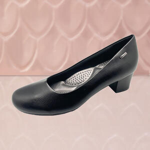 Bare Traps KAYAK
 * Black Mid Heel Pump
 * Suitable for All Day Wear
 * Ideal for Airlines
Sizing 36 to 42
Just $59.95
https://www.baretraps.com.au/buy/shoes~pumps/kayak-black

 #virginairlinesaustralia #qantascrew #virginaustraliacrew #jetstarcrew #workwear #womensshoes #stewardess #airline #airlinecrew #pumps #workheels #blackpumps #skygirls #crew #flightcrew