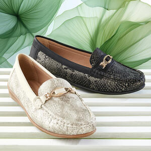 Bare Traps PUPPY
 * Snake Print Mocc 
 * Matching Gold trim
 * Beige Print
 * Black Print
 * Just $59.95
https://www.baretraps.com.au/buy/shoes~moccs/puppy-beige

 #casualshoe #casualstyle #ComfortShoes #hushpuppy #comfortshoe #autumnstyle #moccs