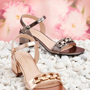 Simona Ricci TAHOE Sandal
 - Low Block Trim Styling
 - Champagne and Pewter Metallics
 - Just $59.95
https://www.baretraps.com.au/buy/shoes~sandals/tahoe-pewter 

#dresssandals #heels #metallicsandals