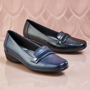 Bare Traps KIA
Low wedge Slip-on
Burnished Finish with Stud &  Ribbed Elastic Trim
Low Wedge
Sizes 36 to 42
Just $59.95
https://www.baretraps.com.au/buy/shoes~pumps/kia-black

 #officewear #smartshoes #dianaferrari #pumpshoes #newshoes #workwear #pumps #hushpuppy #ComfortShoes #luvshoes #NaVyShoes #workheels #blackpumps